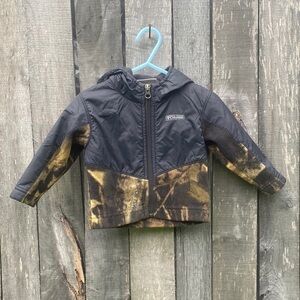 Boy’s Columbia Black and Timberwolf Zip Up Jacket size 6-12 months